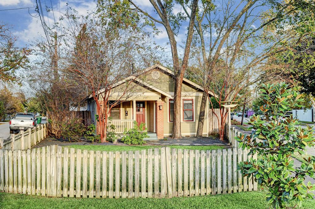 901 1 23rd Street, Houston, Texas 77009, 2 Bedrooms Bedrooms, 4 Rooms Rooms,1 BathroomBathrooms,Single-family,For Sale,23rd,75118084