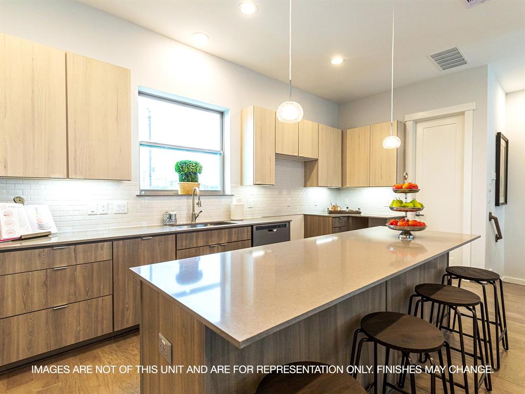3310 4 Pease Street, Houston, Texas 77003, 3 Bedrooms Bedrooms, 11 Rooms Rooms,3 BathroomsBathrooms,Single-family,For Sale,Pease,73759836