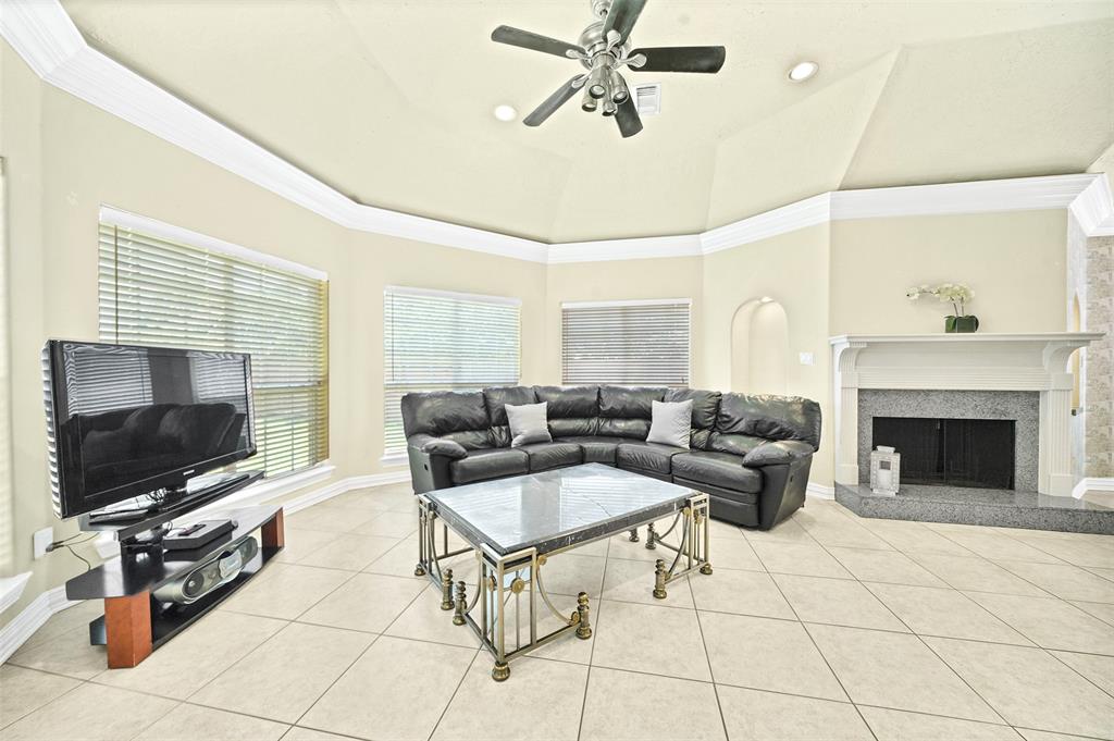 19910 2 Sky Hollow Lane, Katy, Texas 77450, 4 Bedrooms Bedrooms, 11 Rooms Rooms,3 BathroomsBathrooms,Single-family,For Sale,Sky Hollow,59654757