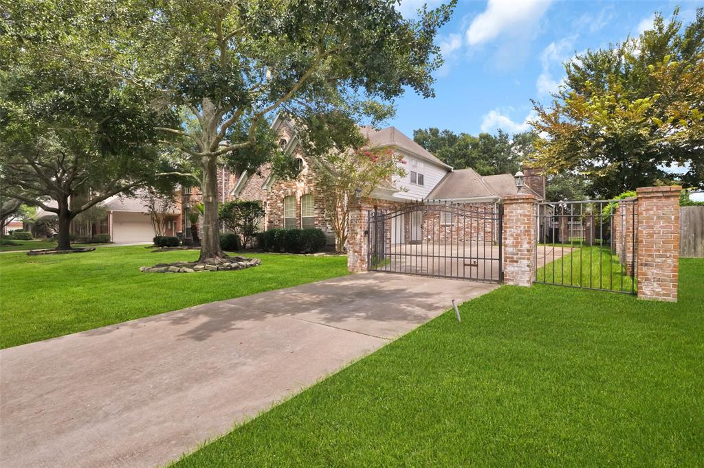 19910 2 Sky Hollow Lane, Katy, Texas 77450, 4 Bedrooms Bedrooms, 11 Rooms Rooms,3 BathroomsBathrooms,Single-family,For Sale,Sky Hollow,59654757