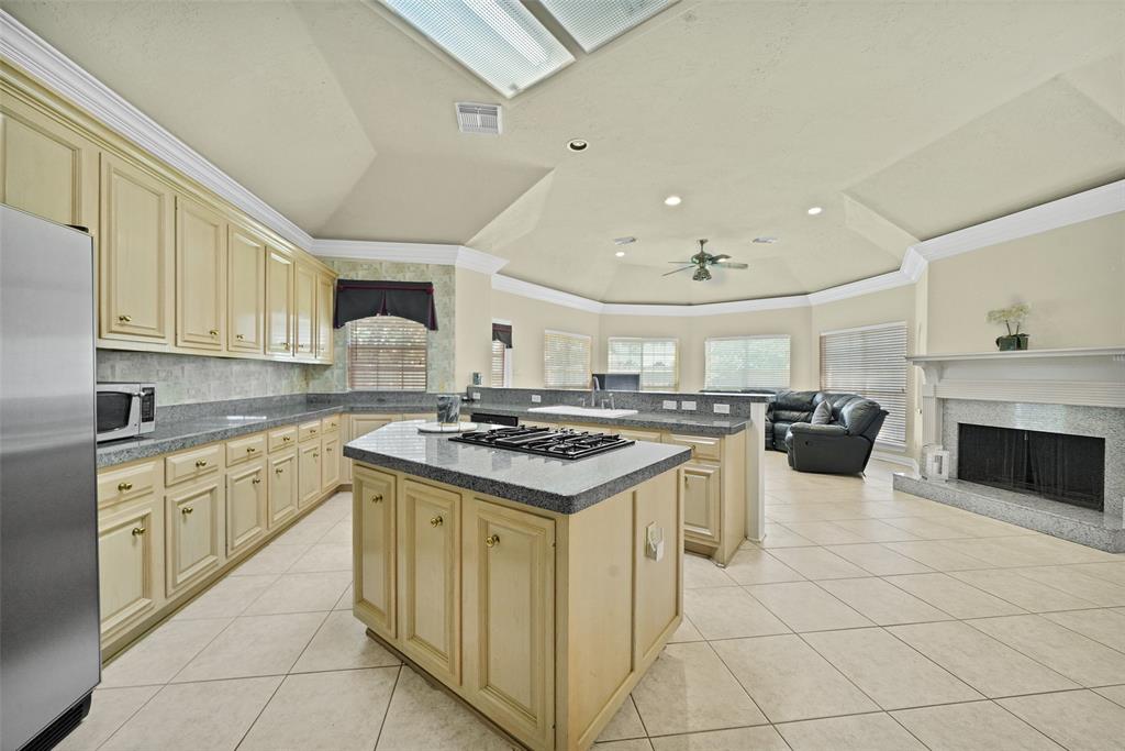19910 2 Sky Hollow Lane, Katy, Texas 77450, 4 Bedrooms Bedrooms, 11 Rooms Rooms,3 BathroomsBathrooms,Single-family,For Sale,Sky Hollow,59654757