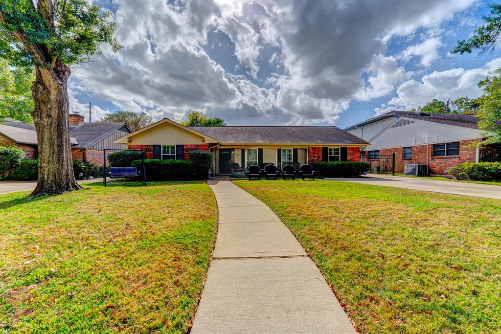 6163 1 Olympia Drive, Houston, Texas 77057, 4 Bedrooms Bedrooms, 4 Rooms Rooms,2 BathroomsBathrooms,Single-family,For Sale,Olympia,16284710