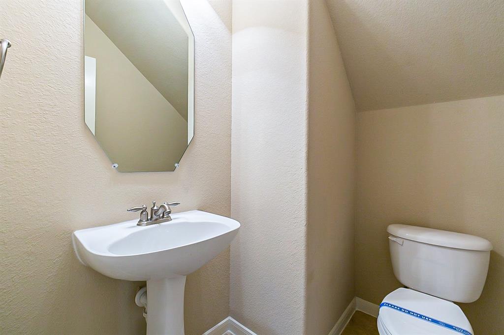 5215 2 Shadow Breeze Lane, Katy, Texas 77494, 4 Bedrooms Bedrooms, 4 Rooms Rooms,2 BathroomsBathrooms,Single-family,For Sale,Shadow Breeze,57752355