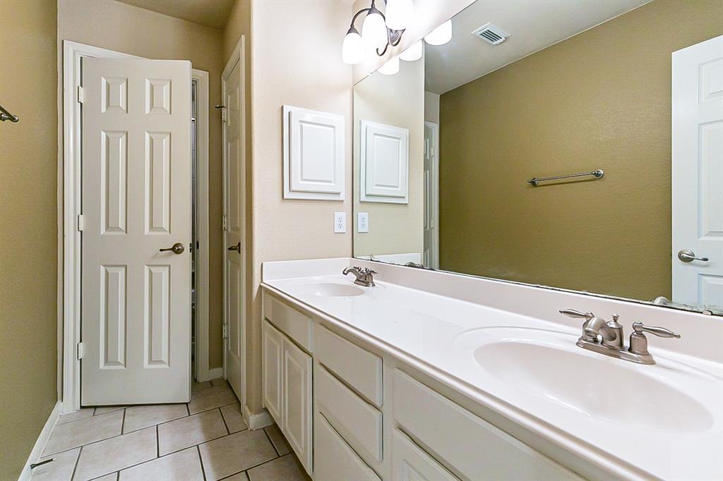 5215 2 Shadow Breeze Lane, Katy, Texas 77494, 4 Bedrooms Bedrooms, 4 Rooms Rooms,2 BathroomsBathrooms,Single-family,For Sale,Shadow Breeze,57752355