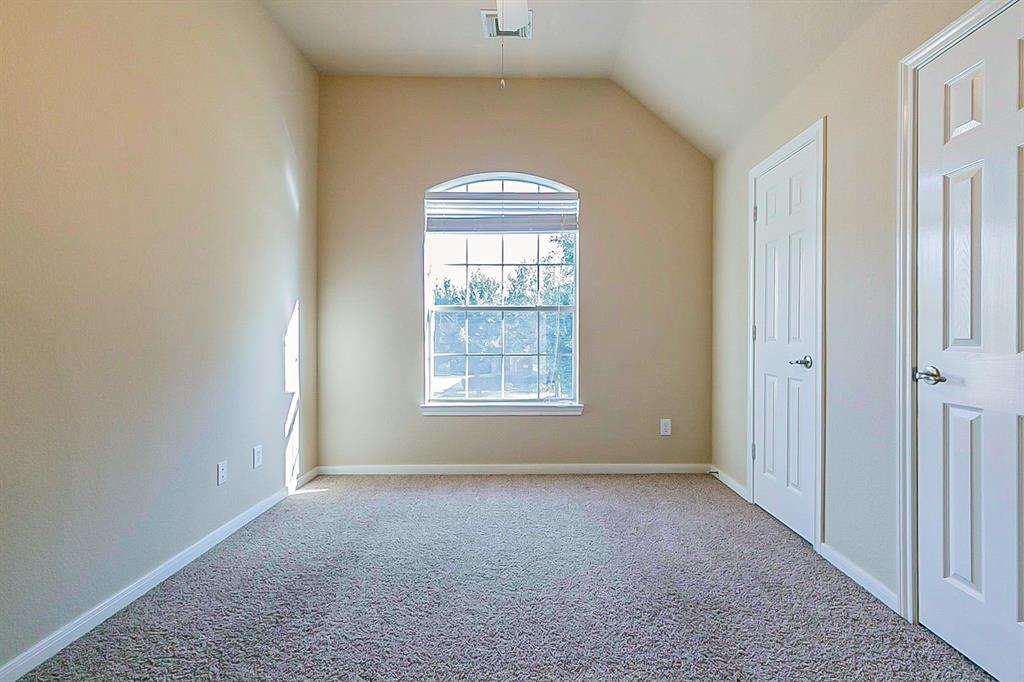 5215 2 Shadow Breeze Lane, Katy, Texas 77494, 4 Bedrooms Bedrooms, 4 Rooms Rooms,2 BathroomsBathrooms,Single-family,For Sale,Shadow Breeze,57752355