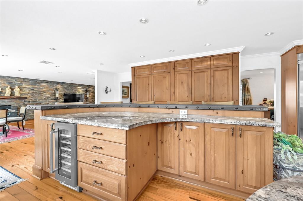 1049 2 Candlelight Lane, Houston, Texas 77018, 4 Bedrooms Bedrooms, 12 Rooms Rooms,3 BathroomsBathrooms,Single-family,For Sale,Candlelight,83931824