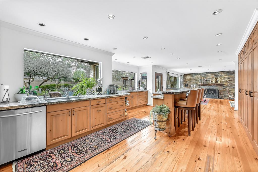 1049 2 Candlelight Lane, Houston, Texas 77018, 4 Bedrooms Bedrooms, 12 Rooms Rooms,3 BathroomsBathrooms,Single-family,For Sale,Candlelight,83931824