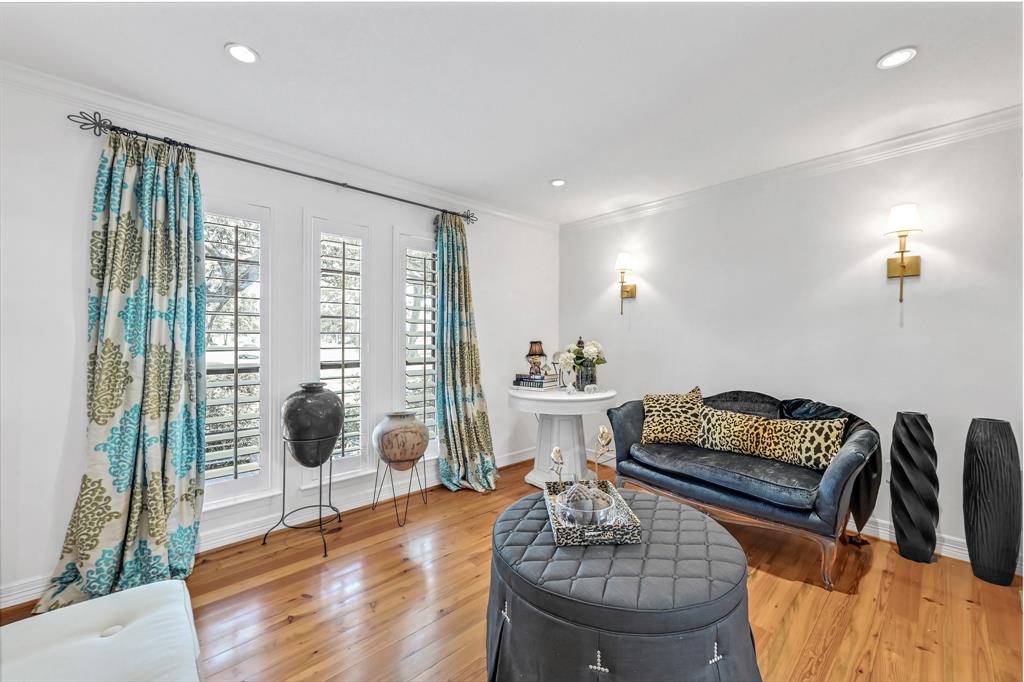 1049 2 Candlelight Lane, Houston, Texas 77018, 4 Bedrooms Bedrooms, 12 Rooms Rooms,3 BathroomsBathrooms,Single-family,For Sale,Candlelight,83931824