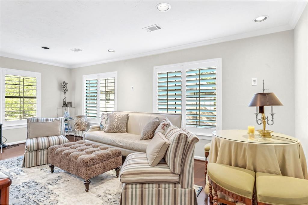 1049 2 Candlelight Lane, Houston, Texas 77018, 4 Bedrooms Bedrooms, 12 Rooms Rooms,3 BathroomsBathrooms,Single-family,For Sale,Candlelight,83931824