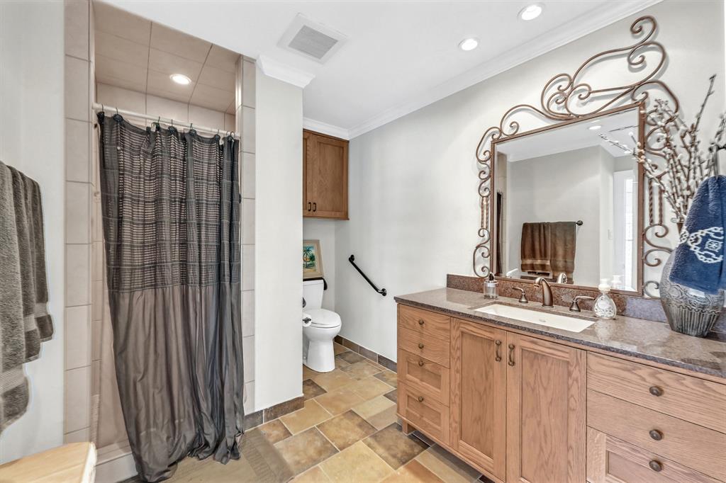 1049 2 Candlelight Lane, Houston, Texas 77018, 4 Bedrooms Bedrooms, 12 Rooms Rooms,3 BathroomsBathrooms,Single-family,For Sale,Candlelight,83931824