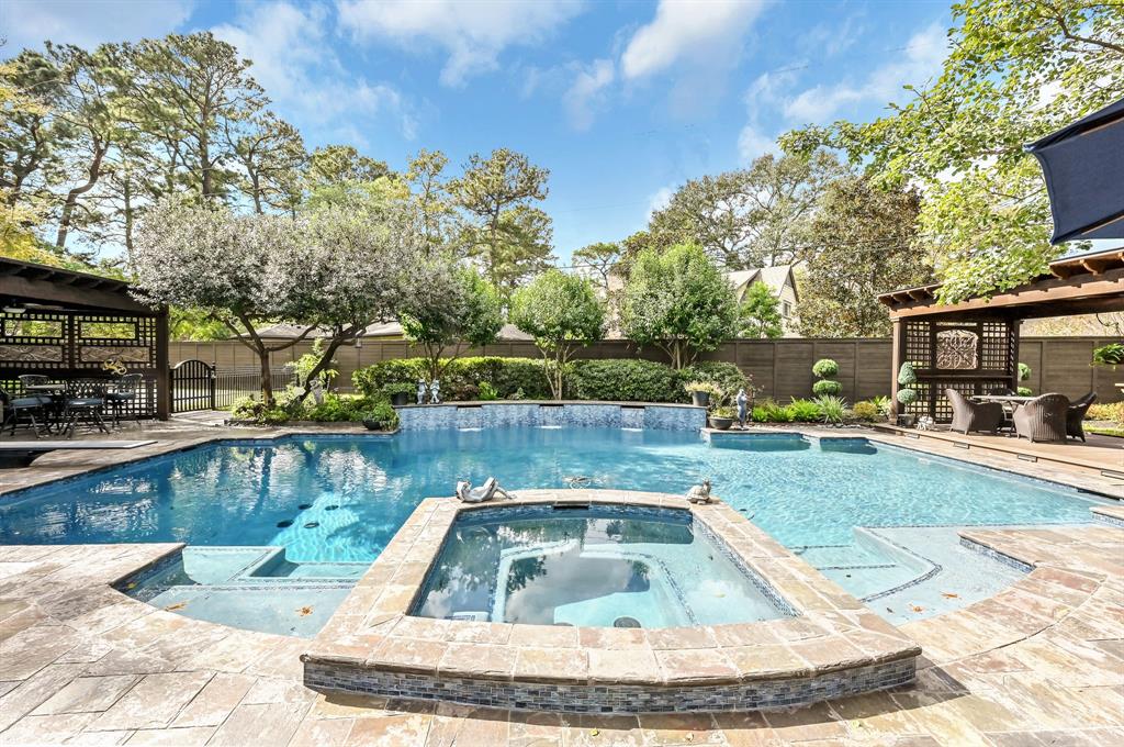 1049 2 Candlelight Lane, Houston, Texas 77018, 4 Bedrooms Bedrooms, 12 Rooms Rooms,3 BathroomsBathrooms,Single-family,For Sale,Candlelight,83931824