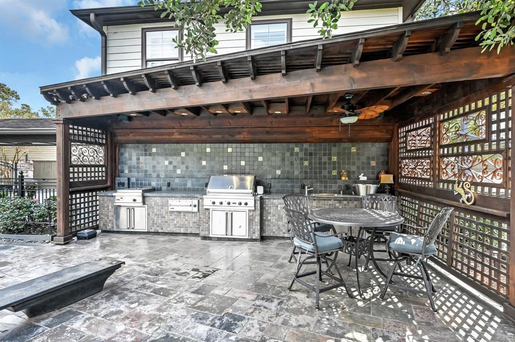 1049 2 Candlelight Lane, Houston, Texas 77018, 4 Bedrooms Bedrooms, 12 Rooms Rooms,3 BathroomsBathrooms,Single-family,For Sale,Candlelight,83931824