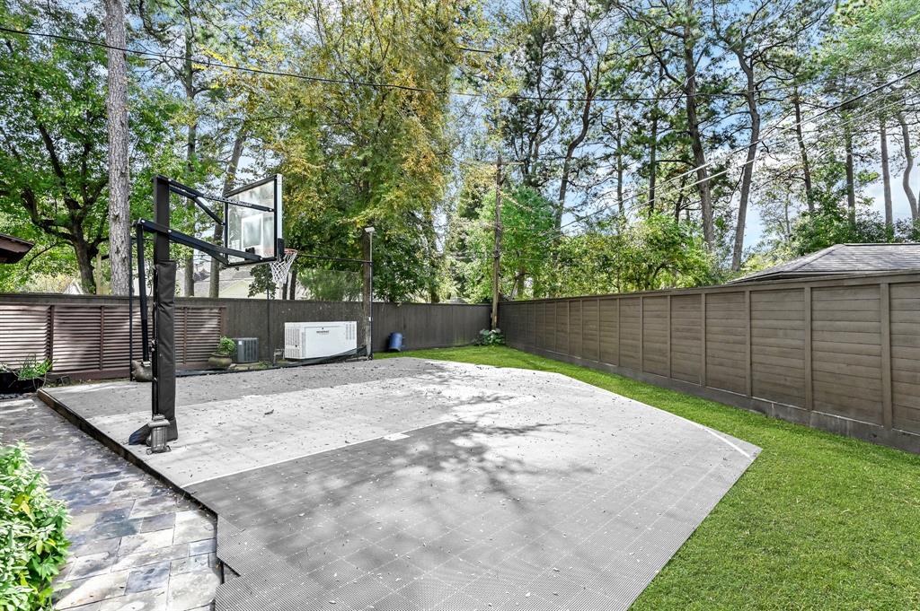 1049 2 Candlelight Lane, Houston, Texas 77018, 4 Bedrooms Bedrooms, 12 Rooms Rooms,3 BathroomsBathrooms,Single-family,For Sale,Candlelight,83931824