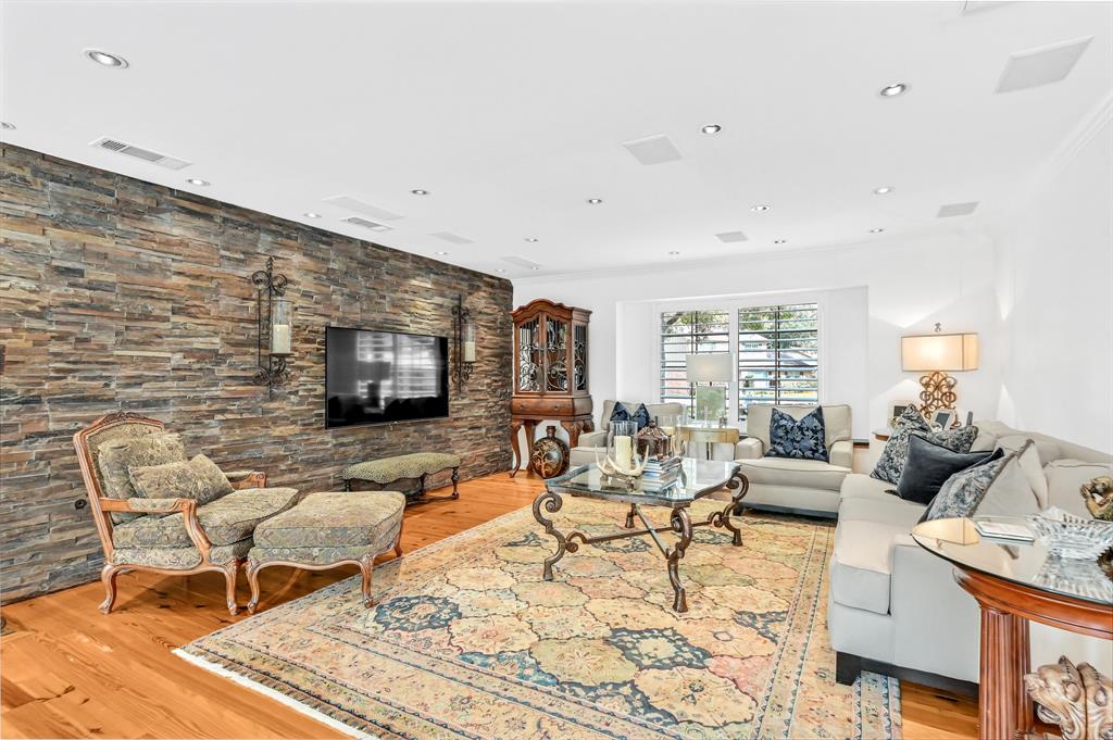 1049 2 Candlelight Lane, Houston, Texas 77018, 4 Bedrooms Bedrooms, 12 Rooms Rooms,3 BathroomsBathrooms,Single-family,For Sale,Candlelight,83931824