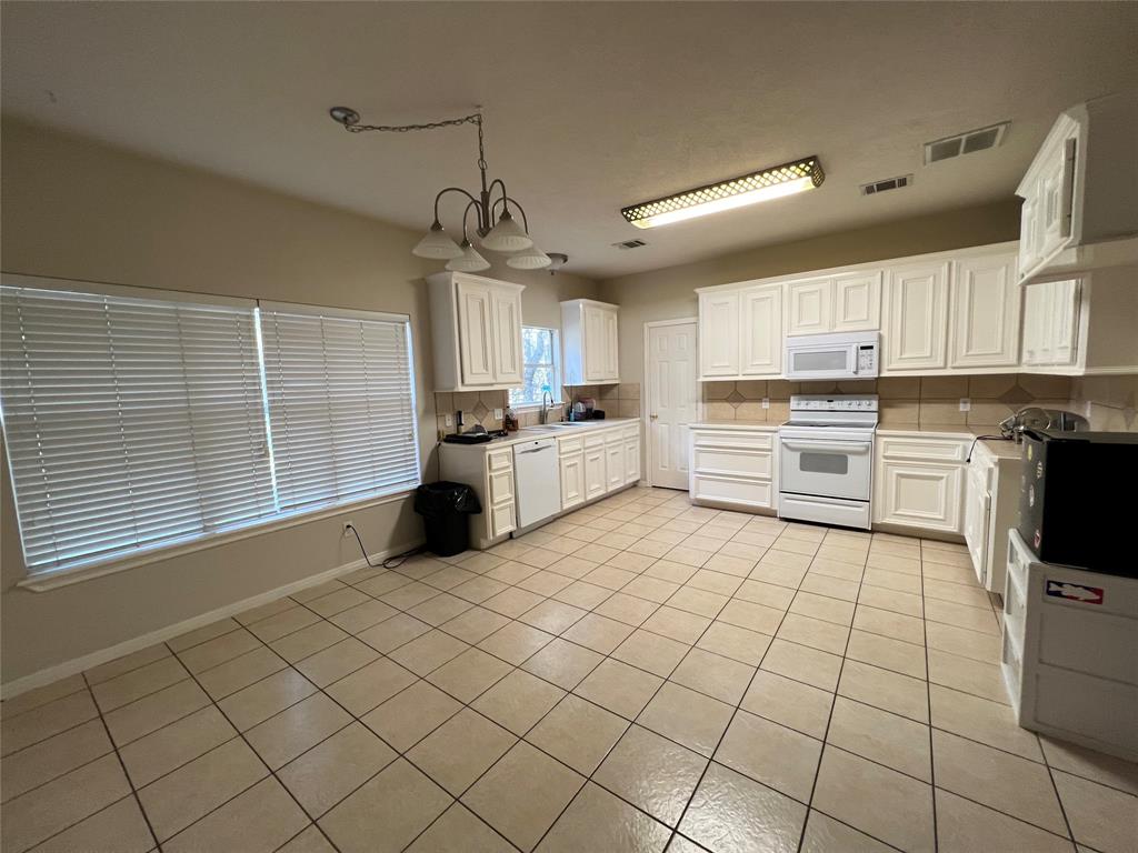 22410 2 Meadowsweet Drive, Magnolia, Texas 77355, 4 Bedrooms Bedrooms, 8 Rooms Rooms,2 BathroomsBathrooms,Single-family,For Sale,Meadowsweet,86194727