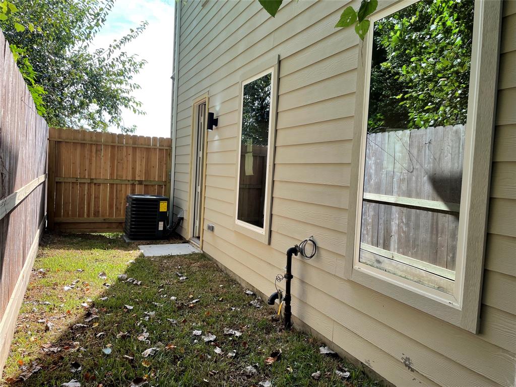 1070 2 Mansfield Street, Houston, Texas 77091, 3 Bedrooms Bedrooms, 3 Rooms Rooms,2 BathroomsBathrooms,Single-family,For Sale,Mansfield,10196857