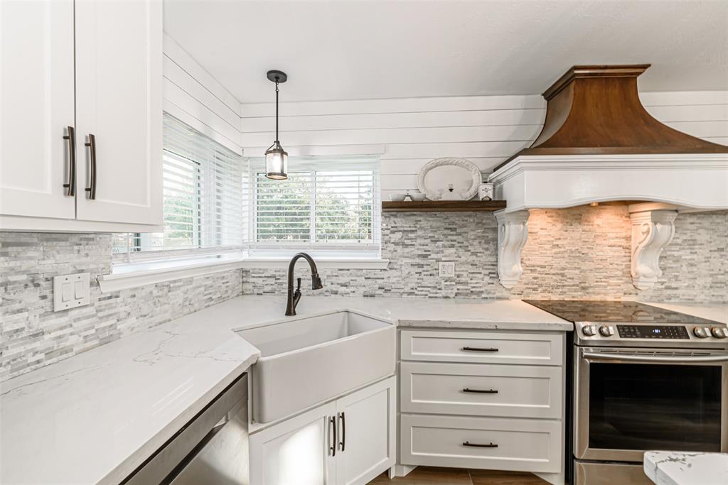 11703 2 Gardenglen Drive, Houston, Texas 77070, 4 Bedrooms Bedrooms, 11 Rooms Rooms,2 BathroomsBathrooms,Single-family,For Sale,Gardenglen,72628447