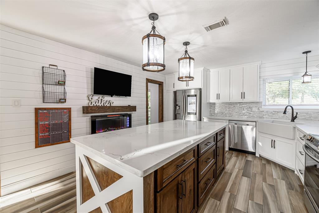 11703 2 Gardenglen Drive, Houston, Texas 77070, 4 Bedrooms Bedrooms, 11 Rooms Rooms,2 BathroomsBathrooms,Single-family,For Sale,Gardenglen,72628447