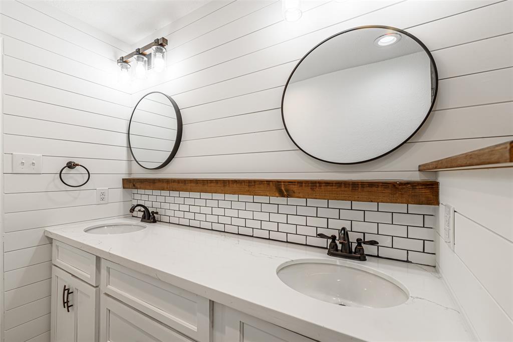 11703 2 Gardenglen Drive, Houston, Texas 77070, 4 Bedrooms Bedrooms, 11 Rooms Rooms,2 BathroomsBathrooms,Single-family,For Sale,Gardenglen,72628447