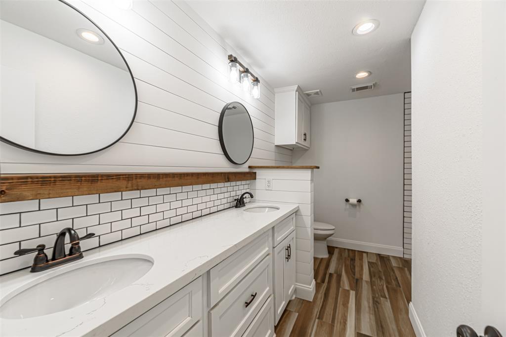 11703 2 Gardenglen Drive, Houston, Texas 77070, 4 Bedrooms Bedrooms, 11 Rooms Rooms,2 BathroomsBathrooms,Single-family,For Sale,Gardenglen,72628447