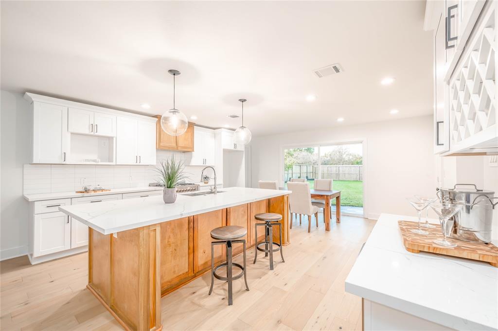 5246 1 Poinciana Drive, Houston, Texas 77092, 4 Bedrooms Bedrooms, 9 Rooms Rooms,2 BathroomsBathrooms,Single-family,For Sale,Poinciana,59033392