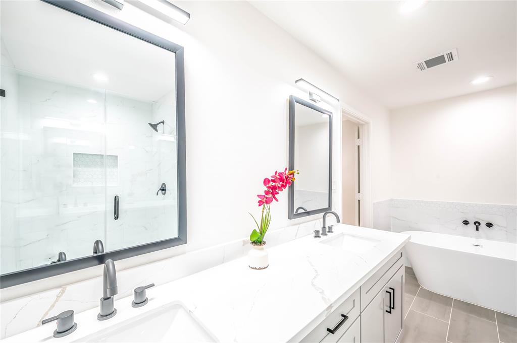 5246 1 Poinciana Drive, Houston, Texas 77092, 4 Bedrooms Bedrooms, 9 Rooms Rooms,2 BathroomsBathrooms,Single-family,For Sale,Poinciana,59033392