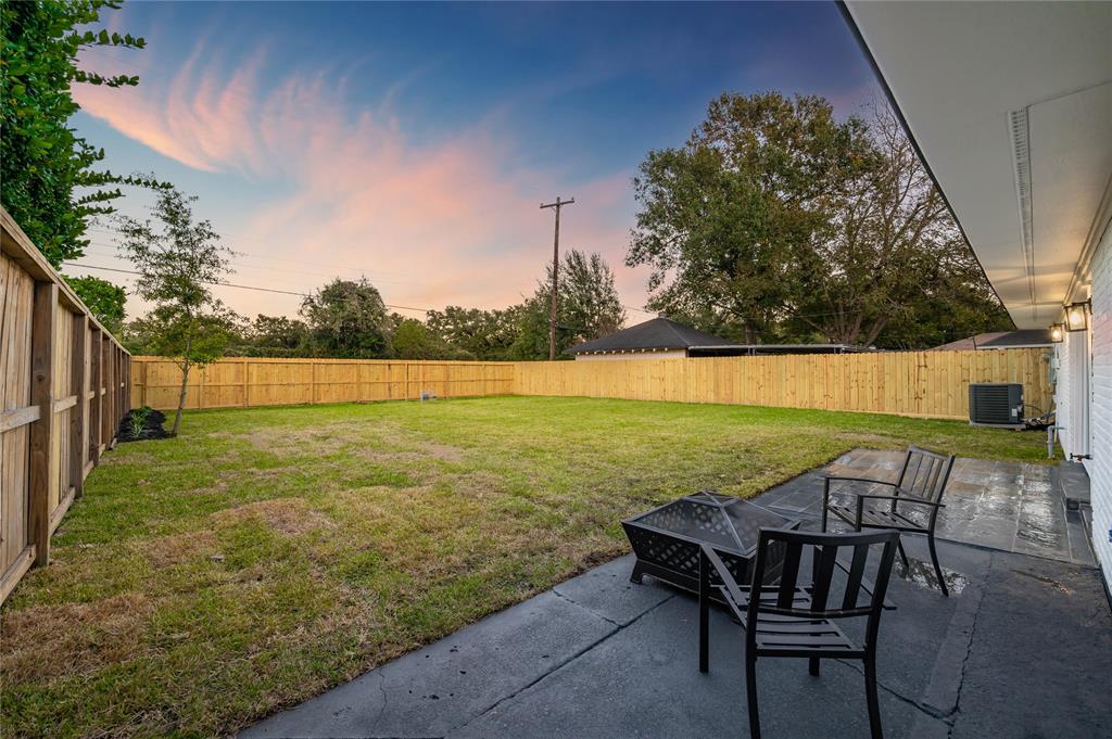 5246 1 Poinciana Drive, Houston, Texas 77092, 4 Bedrooms Bedrooms, 9 Rooms Rooms,2 BathroomsBathrooms,Single-family,For Sale,Poinciana,59033392