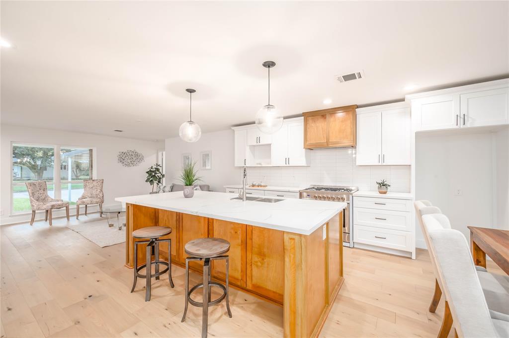 5246 1 Poinciana Drive, Houston, Texas 77092, 4 Bedrooms Bedrooms, 9 Rooms Rooms,2 BathroomsBathrooms,Single-family,For Sale,Poinciana,59033392