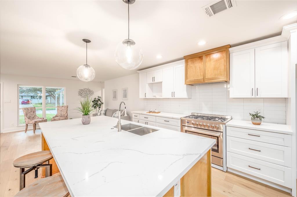 5246 1 Poinciana Drive, Houston, Texas 77092, 4 Bedrooms Bedrooms, 9 Rooms Rooms,2 BathroomsBathrooms,Single-family,For Sale,Poinciana,59033392