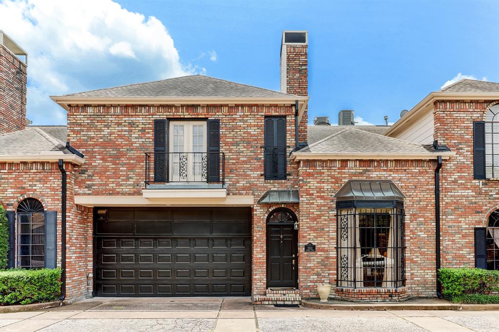 2513 2 Potomac Drive, Houston, Texas 77057, 3 Bedrooms Bedrooms, 7 Rooms Rooms,2 BathroomsBathrooms,Townhouse/condo,For Sale,Potomac,24124912