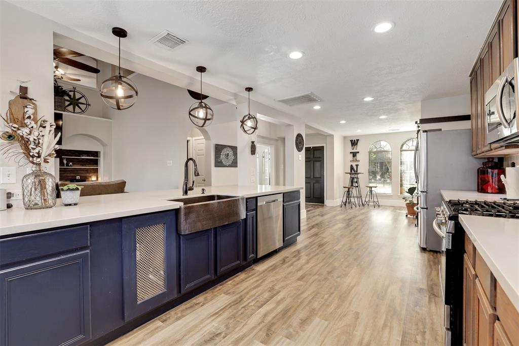 3414 2 Surrey Lane, Deer Park, Texas 77536, 5 Bedrooms Bedrooms, 14 Rooms Rooms,3 BathroomsBathrooms,Single-family,For Sale,Surrey,66998272