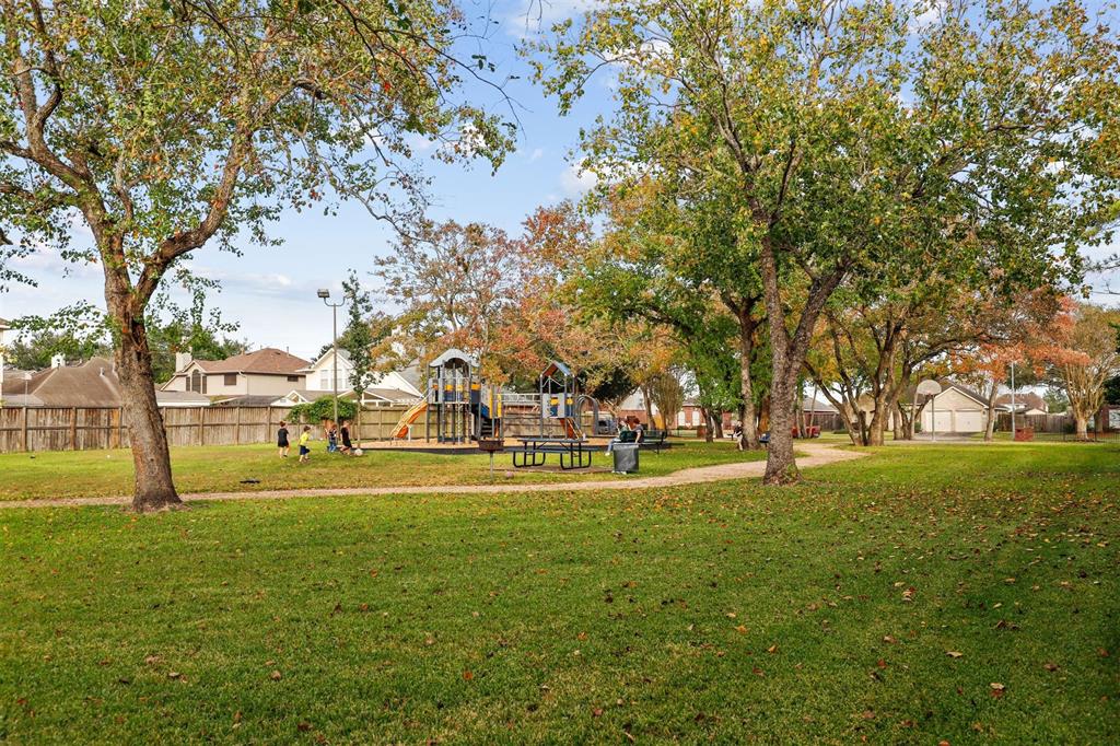 3414 2 Surrey Lane, Deer Park, Texas 77536, 5 Bedrooms Bedrooms, 14 Rooms Rooms,3 BathroomsBathrooms,Single-family,For Sale,Surrey,66998272