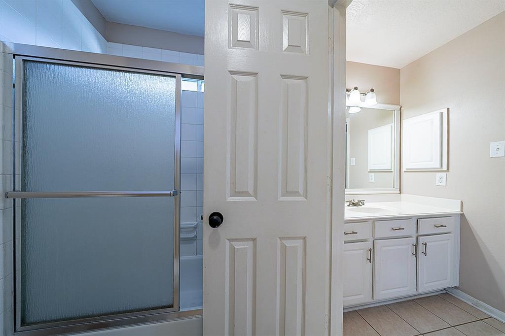 1915 2 Winding Hollow Drive, Katy, Texas 77450, 4 Bedrooms Bedrooms, 4 Rooms Rooms,2 BathroomsBathrooms,Single-family,For Sale,Winding Hollow,69434306