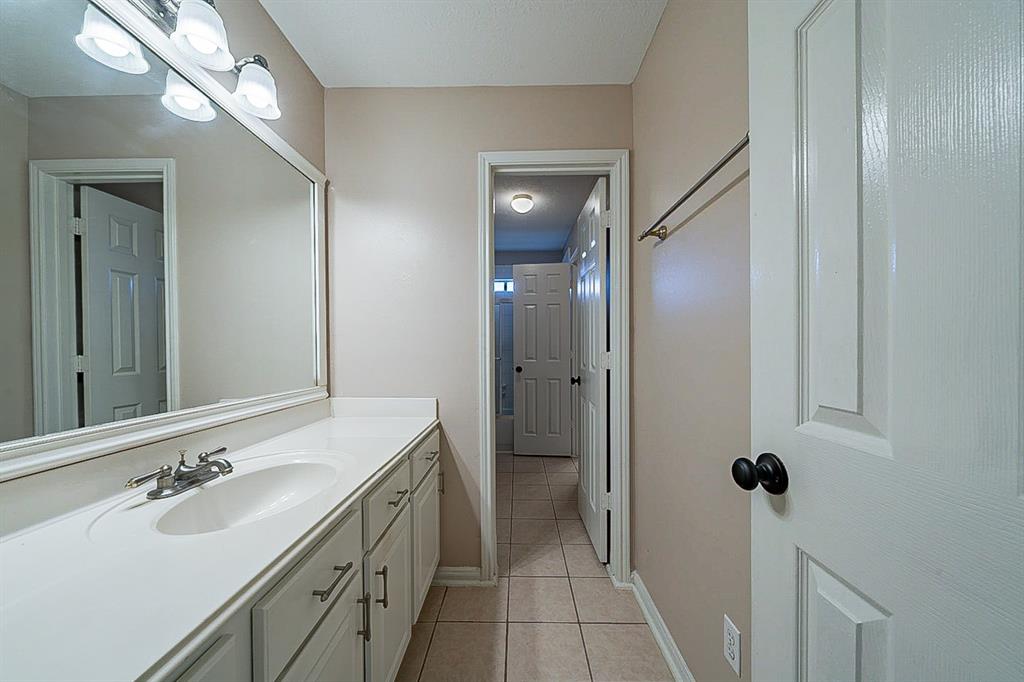1915 2 Winding Hollow Drive, Katy, Texas 77450, 4 Bedrooms Bedrooms, 4 Rooms Rooms,2 BathroomsBathrooms,Single-family,For Sale,Winding Hollow,69434306