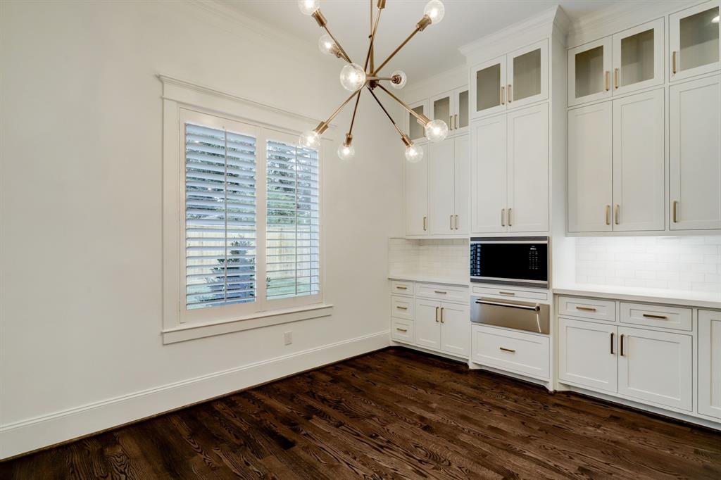 1228 2 Chantilly Lane, Houston, Texas 77018, 5 Bedrooms Bedrooms, 12 Rooms Rooms,5 BathroomsBathrooms,Single-family,For Sale,Chantilly,71186545
