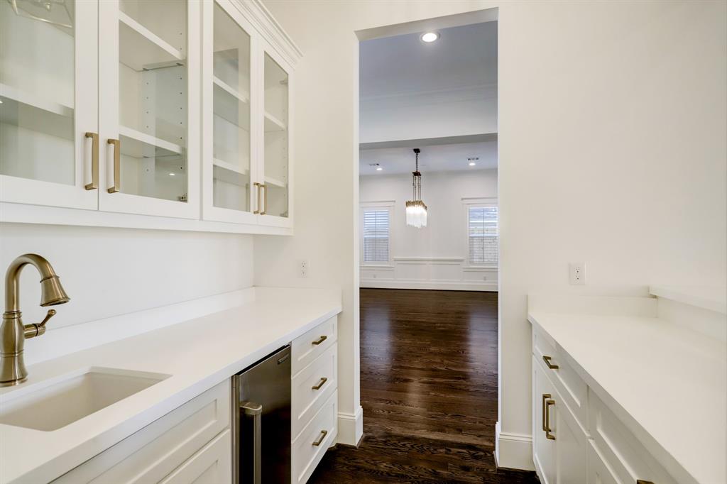 1228 2 Chantilly Lane, Houston, Texas 77018, 5 Bedrooms Bedrooms, 12 Rooms Rooms,5 BathroomsBathrooms,Single-family,For Sale,Chantilly,71186545