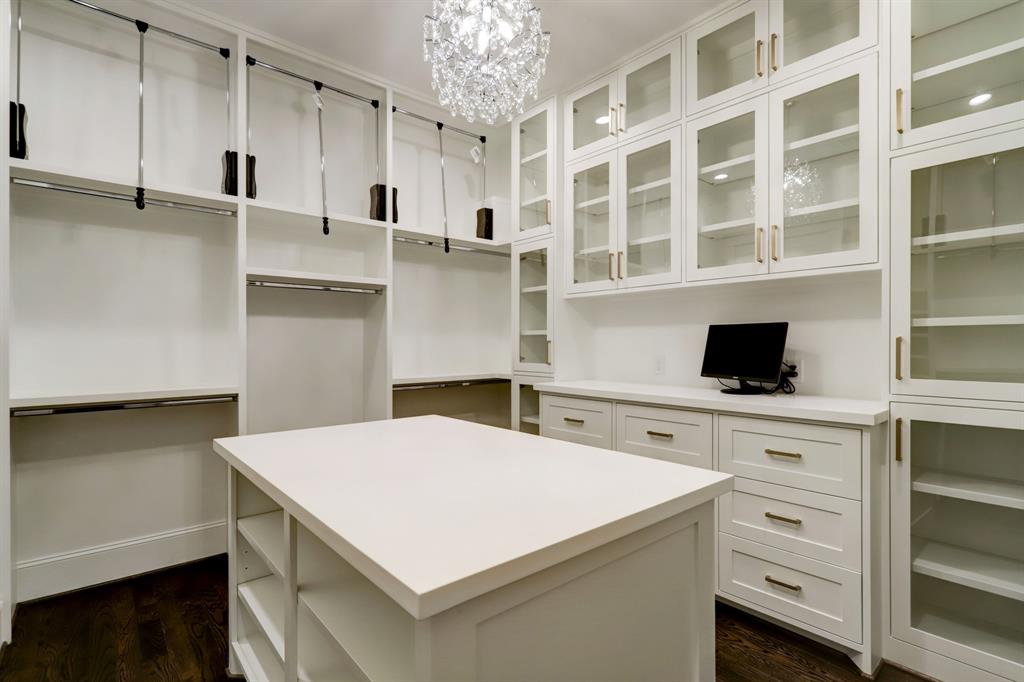 1228 2 Chantilly Lane, Houston, Texas 77018, 5 Bedrooms Bedrooms, 12 Rooms Rooms,5 BathroomsBathrooms,Single-family,For Sale,Chantilly,71186545