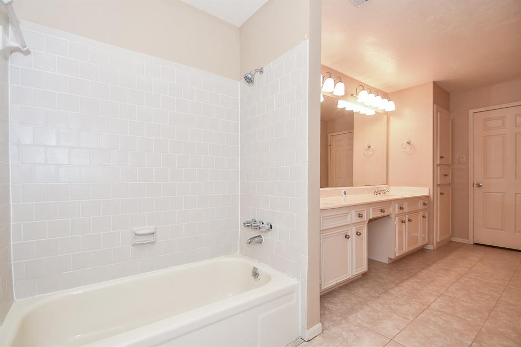 858 2 Shillington Drive, Katy, Texas 77450, 4 Bedrooms Bedrooms, 9 Rooms Rooms,3 BathroomsBathrooms,Single-family,For Sale,Shillington,79958474