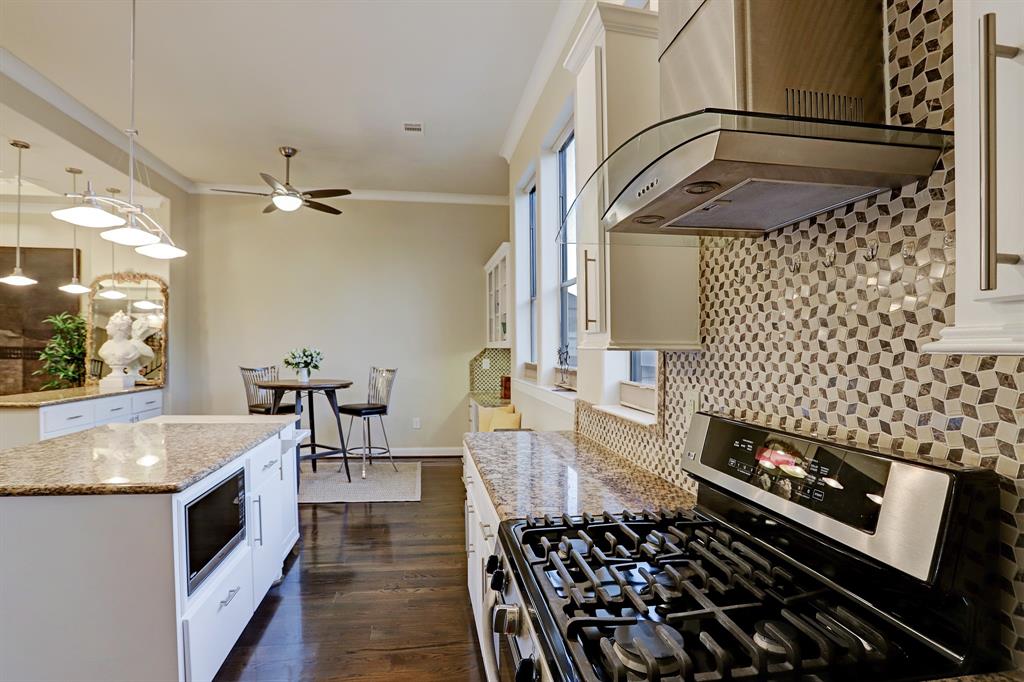 3912 4 Woodhead Street, Houston, Texas 77098, 3 Bedrooms Bedrooms, 12 Rooms Rooms,3 BathroomsBathrooms,Single-family,For Sale,Woodhead,58641203