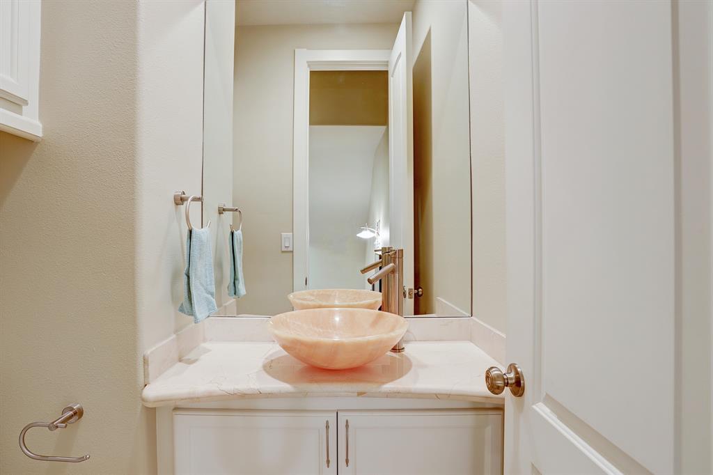 3912 4 Woodhead Street, Houston, Texas 77098, 3 Bedrooms Bedrooms, 12 Rooms Rooms,3 BathroomsBathrooms,Single-family,For Sale,Woodhead,58641203