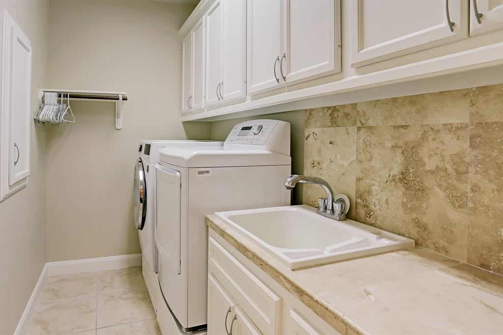 3912 4 Woodhead Street, Houston, Texas 77098, 3 Bedrooms Bedrooms, 12 Rooms Rooms,3 BathroomsBathrooms,Single-family,For Sale,Woodhead,58641203