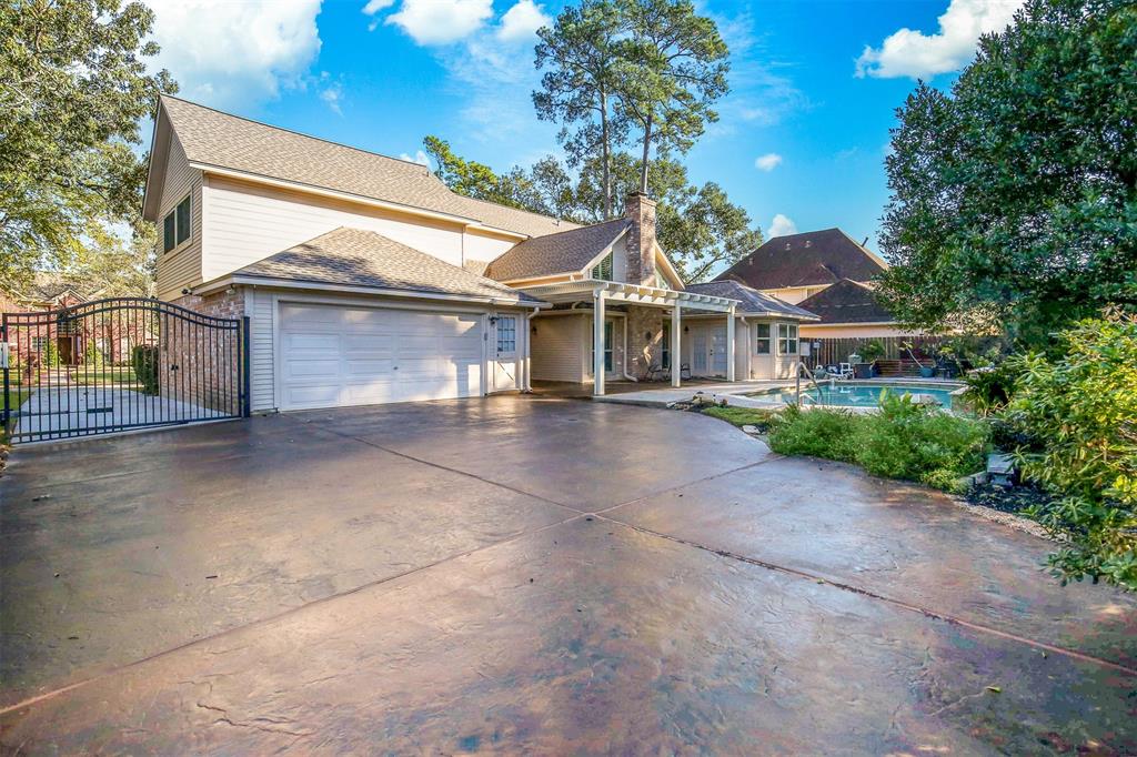 24215 2 Royalwick Drive, Tomball, Texas 77375, 4 Bedrooms Bedrooms, 8 Rooms Rooms,3 BathroomsBathrooms,Single-family,For Sale,Royalwick,8953236