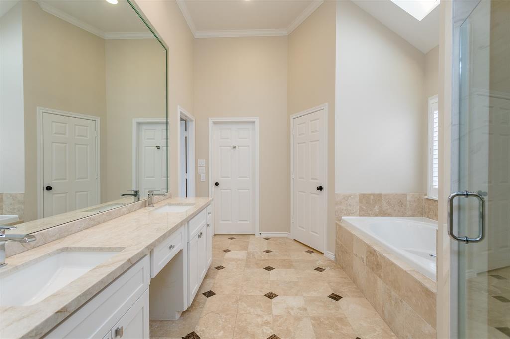 1259 3 Ripple Creek Drive, Houston, Texas 77057, 3 Bedrooms Bedrooms, 10 Rooms Rooms,3 BathroomsBathrooms,Single-family,For Sale,Ripple Creek,80175258