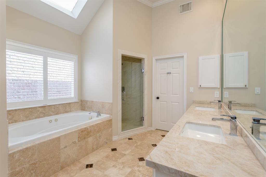 1259 3 Ripple Creek Drive, Houston, Texas 77057, 3 Bedrooms Bedrooms, 10 Rooms Rooms,3 BathroomsBathrooms,Single-family,For Sale,Ripple Creek,80175258