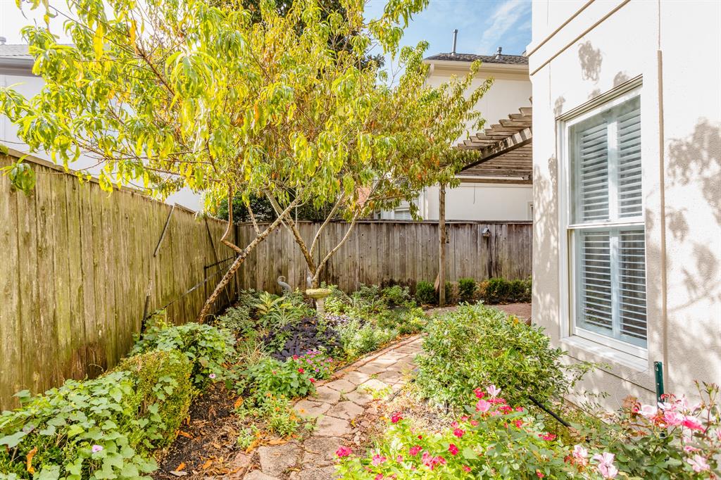1259 3 Ripple Creek Drive, Houston, Texas 77057, 3 Bedrooms Bedrooms, 10 Rooms Rooms,3 BathroomsBathrooms,Single-family,For Sale,Ripple Creek,80175258