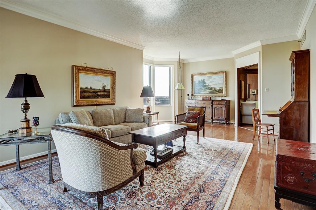 5555 Del Monte Drive, Houston, Texas 77056, 3 Bedrooms Bedrooms, 7 Rooms Rooms,2 BathroomsBathrooms,Mid/hi-rise Condo,For Sale,ST JAMES,Del Monte,80488573