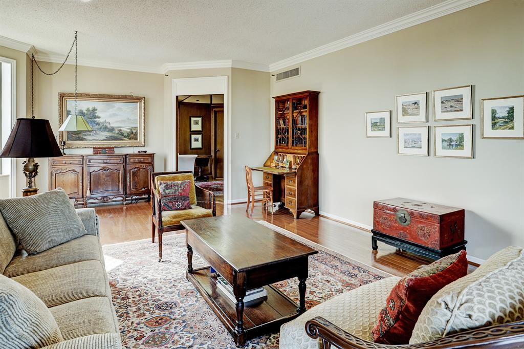 5555 Del Monte Drive, Houston, Texas 77056, 3 Bedrooms Bedrooms, 7 Rooms Rooms,2 BathroomsBathrooms,Mid/hi-rise Condo,For Sale,ST JAMES,Del Monte,80488573