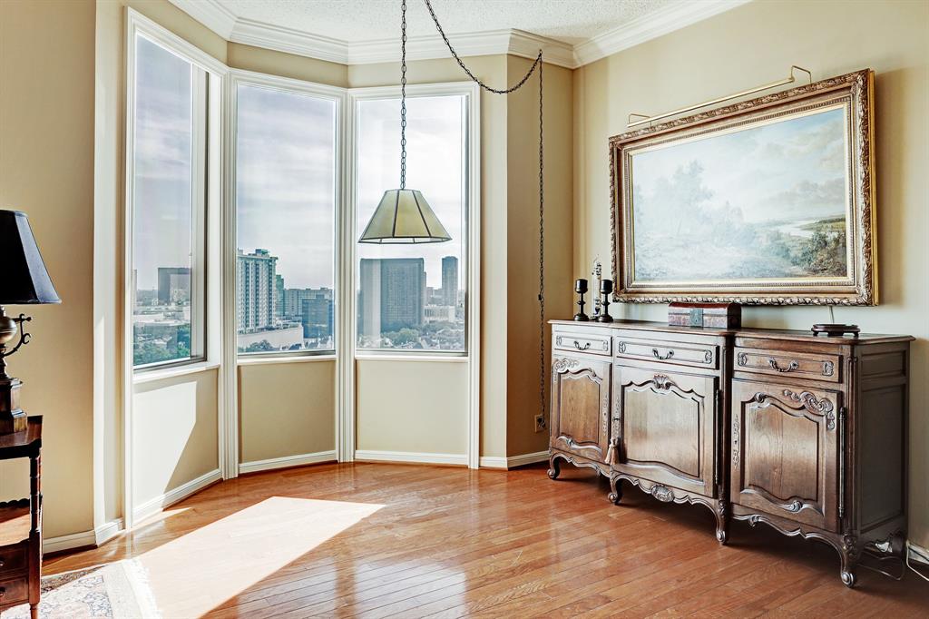5555 Del Monte Drive, Houston, Texas 77056, 3 Bedrooms Bedrooms, 7 Rooms Rooms,2 BathroomsBathrooms,Mid/hi-rise Condo,For Sale,ST JAMES,Del Monte,80488573