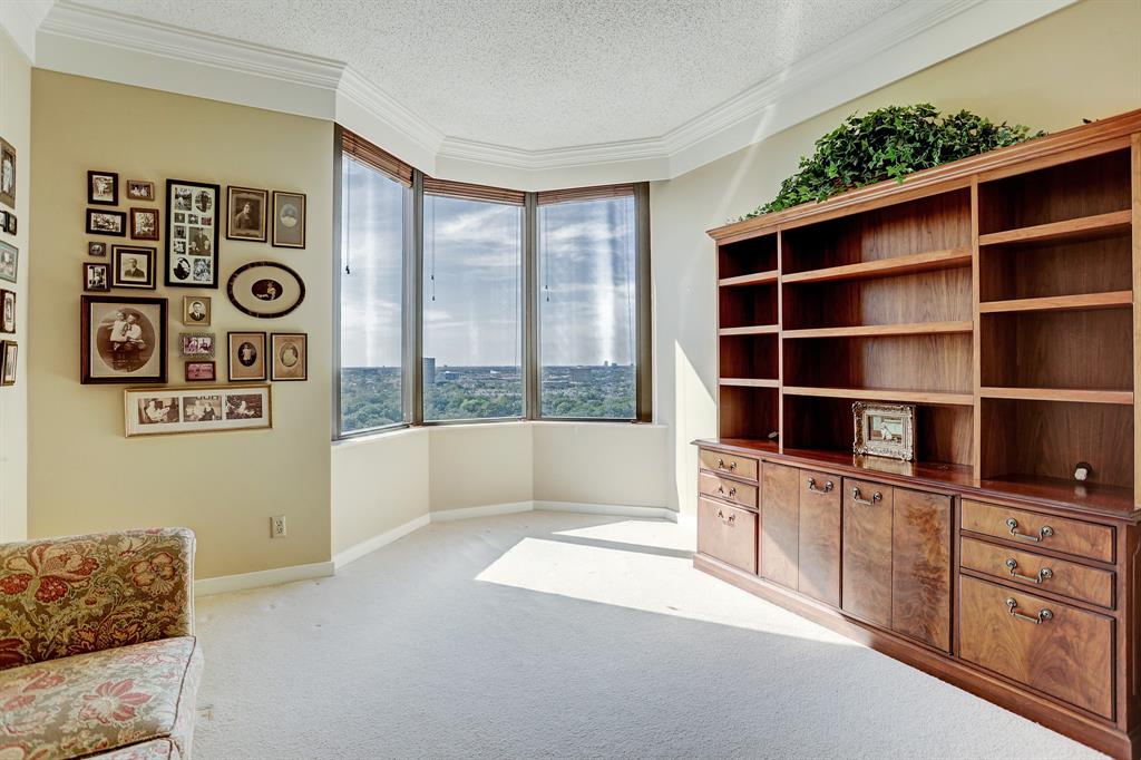 5555 Del Monte Drive, Houston, Texas 77056, 3 Bedrooms Bedrooms, 7 Rooms Rooms,2 BathroomsBathrooms,Mid/hi-rise Condo,For Sale,ST JAMES,Del Monte,80488573