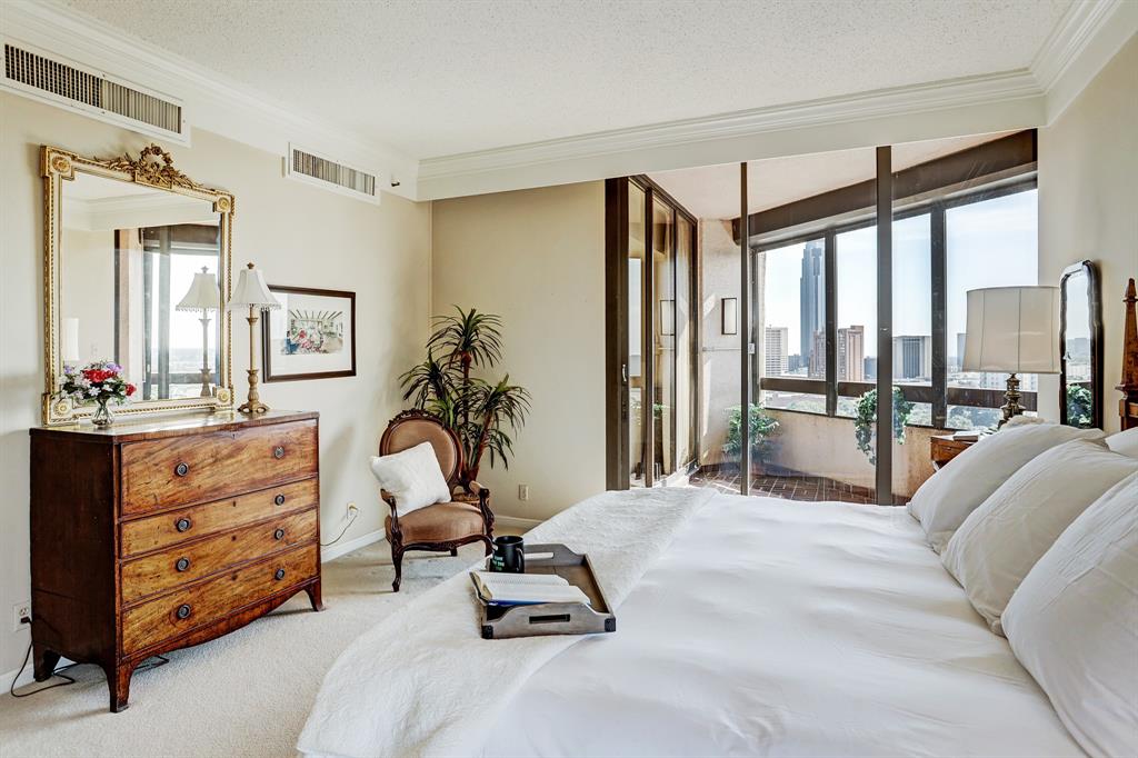 5555 Del Monte Drive, Houston, Texas 77056, 3 Bedrooms Bedrooms, 7 Rooms Rooms,2 BathroomsBathrooms,Mid/hi-rise Condo,For Sale,ST JAMES,Del Monte,80488573